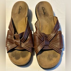 Clarks Women's Tan Cross-Strap Sandals, size 8M